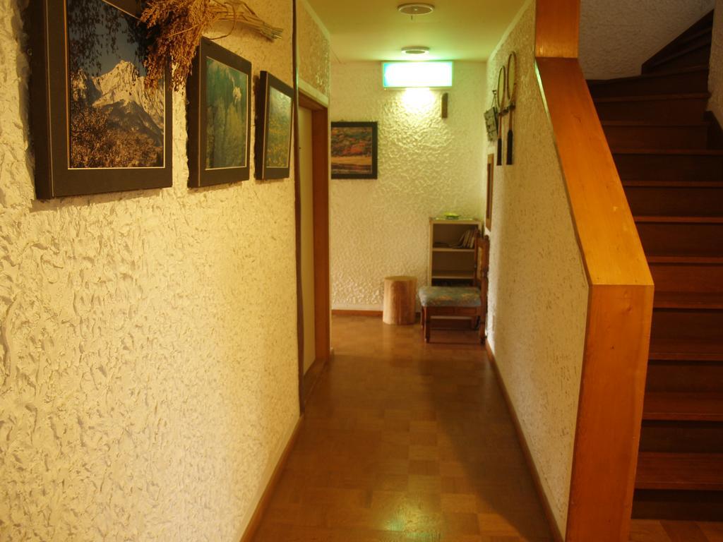 Отель Woody House Kazamidori Мёко Экстерьер фото